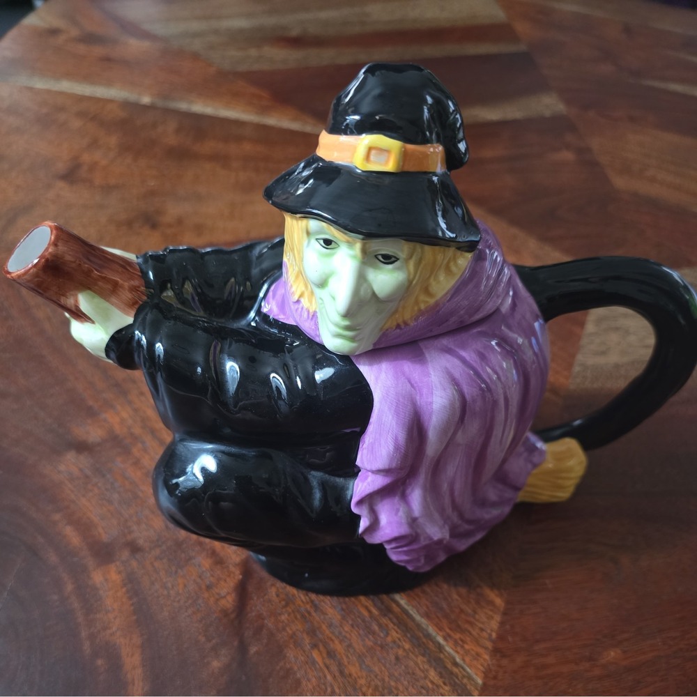 Vintage Lilian Vernon 8" tall ceramic flying witch Halloween Tea Pot w/lid & Cup
